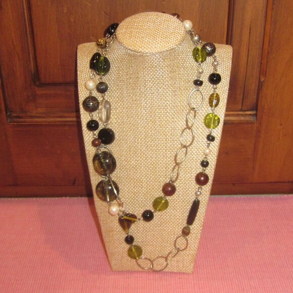 Jewelry - Extra Long Green & Black Beaded Necklace